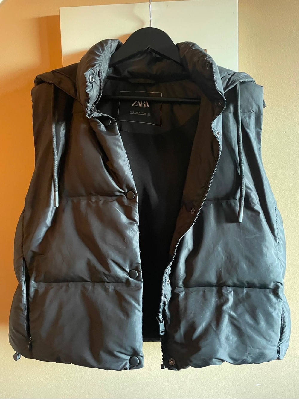 Zara Women’s Black Quilted Hooded Puffer Vest
